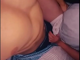 Le mamo glacial verga a mi vecino musculoso por primera vez en su casa luego termina follandome a pelo hard asian gay sex videos