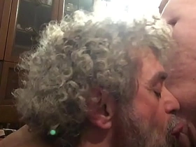 Pompini a gogò... Nypster succhia minkie di ogni colore e dimensione e beve la sborra asian gay sex videos kissing