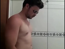 Mulherengo Gostoso balançando o pênis no short asian gay casting sex videos
