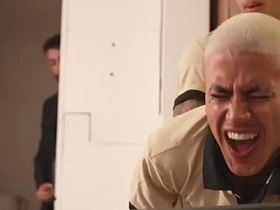 PEGUEI MEU COLEGA NO TRABALHO E MEU CHEFE VIU PELAS CAMERAS. SAFADO NÃO AGUENTOU E QUIS PARTICIPAR. - FREE asian gay sote sex videos