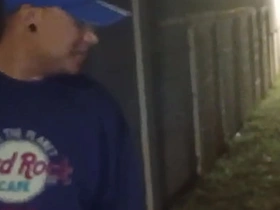 Parei o carro pra mijar, passou um novinho e pediu pra mama, depois me levou pra sua casa pra fuder enquanto a mulher dormy@ asian public toilet gay sex videos