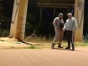 Motoqueiro vê Trabalhador mijando volta e oferece uma mamada asian boys new gay sex videos