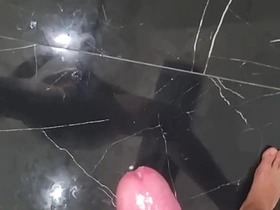 ARRAPATO SEGA CAZZO ENORME E SBORRA POTENTE  VIENI A BERE DAL MIO GROSSO PISELLO - GEMITI CON INTENSO ORGASMO asian gay forest sex videos