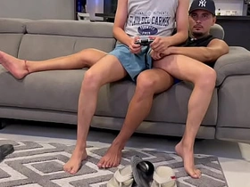 Enseñándole a jugar a mi ahijado asian muscled cheerful sex videos