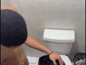 Mamando mlk conclude pauzão escondido no banheiro da balada! gay asian advanced sex videos