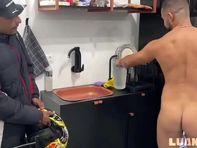 Trampando na Shoppe, tem uns viadinhos que te tira do sério, só pra dar o cuzinho pro entregador gostoso !!! asian gay sex tolerate videos