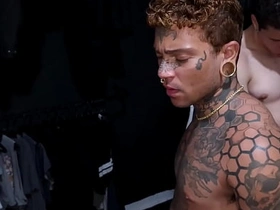 SURUBA COM OS AMIGOS DE REPUBLICA. group gay sex videos asian