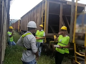 OS OPERÁRIOS PEGARAM PESADO NA HORA DO ALMOÇO FUDERAM O COLEGA PASSIVO E DERAM MUITO LEITE DE SOBREMESA men gay sex videos asian