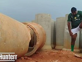 Todo suado após o jogo passei na construção pra dar uma gozada muslim gay sex videos asian