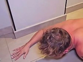 Dom Barbudo acabou com o CU do novinho , fez dele um escravo. Muita putaria BDSM dogplay e humilhação. asian boys careless sex videos