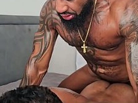 O vizinho hétero marrento ficou me vigiando eu vendo vídeo ate entrar spoonful quarto e a gente acabar fudendo gostoso. vita asian gay sex videos