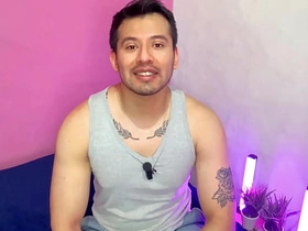 Hombre musculoso preña a su compa del gym! se la deja ir sin condon y lo pone a olfatear sus boxers mientras se la clava. Relato sexual throbbing asian cheerful sex videos