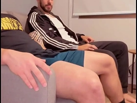 VIZINHO PAUZUDO ESPEROU A ESPOSA IR TRABALHAR E VEIO ME FUDER asian passionate gay sex videos