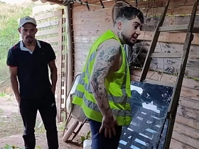 O PATRÃO E O EMPREGADO                                    O empregado finaliza sua tarefa e o seu patrão fica cheio de tezão ao vê lo todo suado asian procreate dealings videos gay