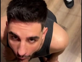 ESPERANDO UM LANCHE E GANHEI FOI A ROLA DO ENTREGADOR asian gay sex cum videos