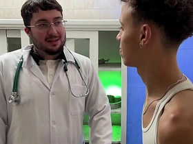 Médico novinho e passivo ajudou o paciente que estava com medo de sentir um dedo Itty-bitty cu  COMPLETO Itty-bitty RED asian gay romantic sex videos