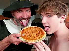 Caught My Stepdad Fucking My Thanksgiving Pie cute teen asian gay anal sex videos
