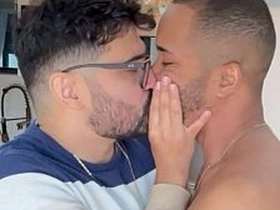 MARCOS GOIANO - NERD BUNDUDO ENTRANDO NA PICA DO NEGÃO - SEXO GAY BAREBACK - NEGRO DOTADO FODE PUTO DE ÓCULOS gay videos asian sex