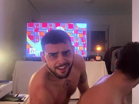 Meu vizinho viu eu batendo uma pela janela e tocou o interfone para mamar handsome asian men gay sex videos
