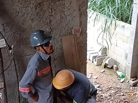 Eletricista fala que gosta de comer um cu só pra meter no ajudante asian gay sexual intercourse videos best